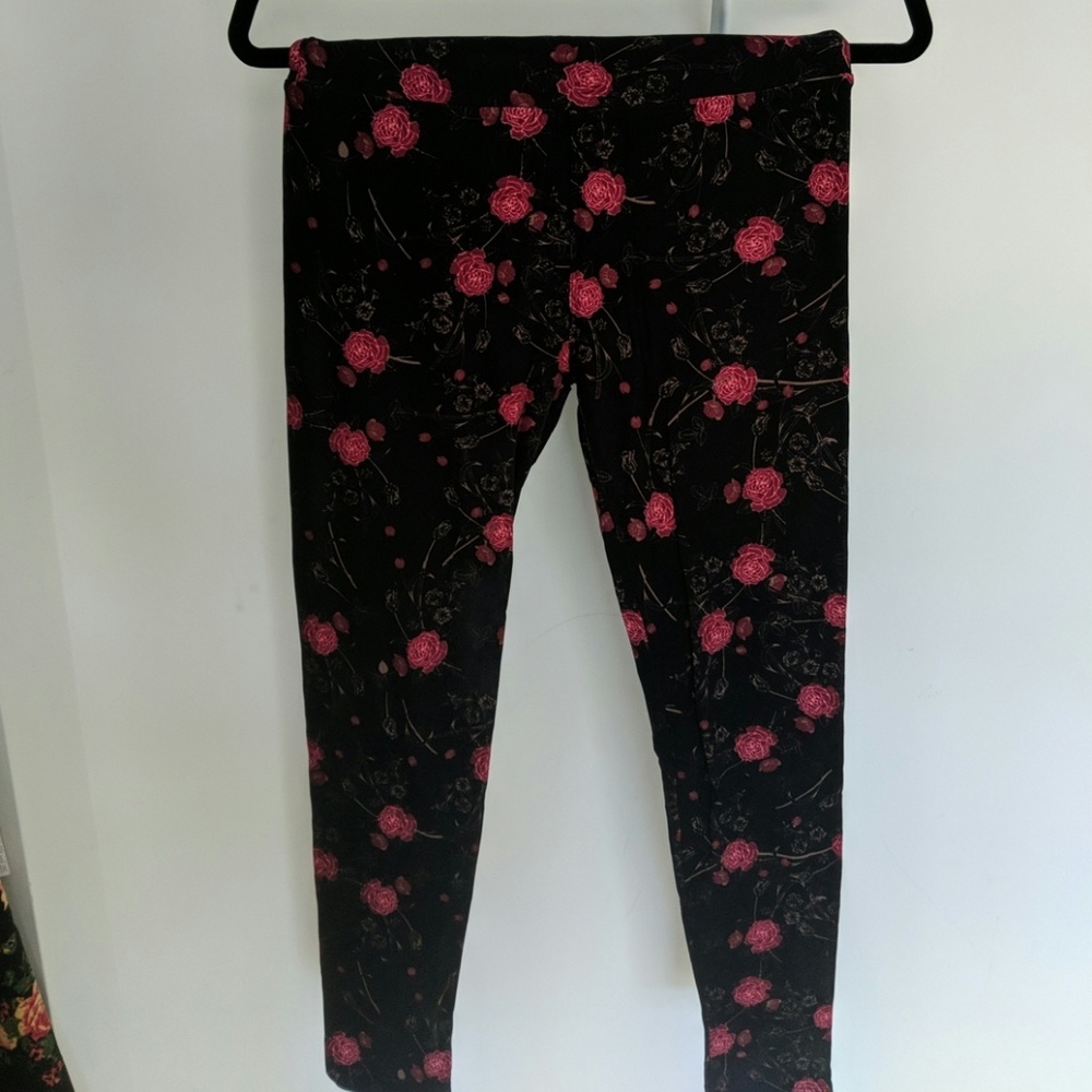LuLaRoe black with floral leggings